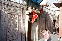 La antikva Jogmaĝa Templo, konsiderata unu el la kvin temploj el la epoko de Mahabharata en Indraprasto.[16]