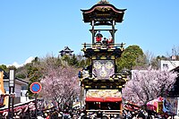 犬山祭は車山が13輛集まり、神社にからくりを奉納する