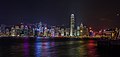 Vista del distrito financiero de Hong Kong por la noche.