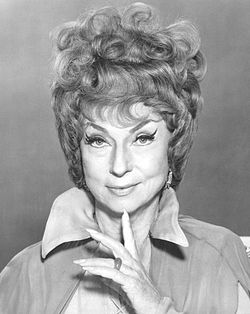 Agnes Moorehead i Bewitched.