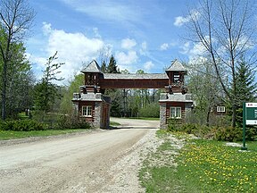 Der östliche Eingang zum Park