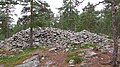 English: Sammallahdenmäki is a bronze age burial site in Rauma, 242 kms from Helsinki Suomi: Sammallahdenmäen pronssikautinen hauta-alue, 242 km Helsingistä