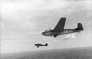 DFS 230 im Schleppflug, Italien 1943