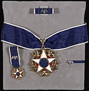 Frihetsmedaljen och dess insignier, inklusive släpspänne