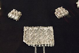 Three kaptorgs from necklace, Kouřim, ca 900 AD, 187622.jpg