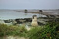 Le puits des Insurgés vu d'un autre angle (sans passerelle). Au loin la côte de Fouras.