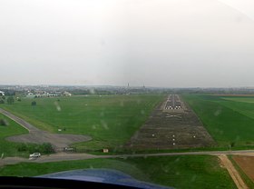 Finale sur la piste 30, avec aperçu de la cathédrale Notre-Dame et de la tour Perret.