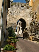 Porte de la Mer ou du Port, et son écusson anglais.