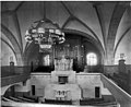 Inneres der Kirche mit Steinplastik und Orgel um 1905