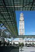 La tour Perret (190-1950) vue du parvis de la gare  Inscrit MH (1975).