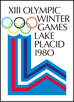 Logo représentant une colonne ionique et des montagnes avec les mots « USA » et « Lake Placid ».