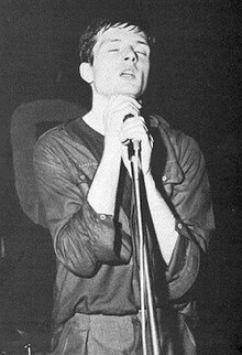 Curtis tampil bersama dengan Joy Division di the Mayflower, Manchester pada 1979