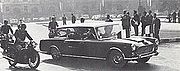 Il Presidente Segni si avvia ad inaugurare il 45º Salone dell'automobile di Torino (30 ottobre 1963); Flaminia "335" nella versione con tetto completamente trasparente