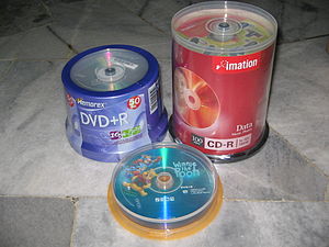 DVD dan CD biasanya dijual dalam pek 100, 50, 10, atau 1 keping.