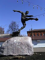 Памятник Боброву на родине — в Моршанске (Тамбовская область)