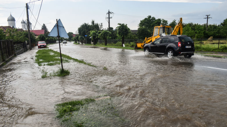 Romania-Flooded-city-street