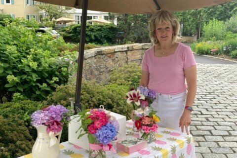 ‘That’s a feeling of love’: Flower lady’s decades of donations help feed Loudoun Co.’s hungry