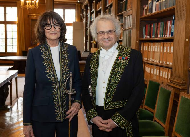 Mme Agacinski et M. Maalouf, Secrétaire perpétuel