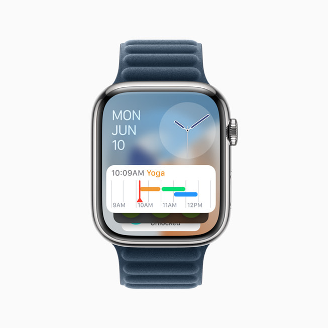 스마트 스택으로 활성화된 캘린더를 보여주는 S9 탑재 Apple Watch.