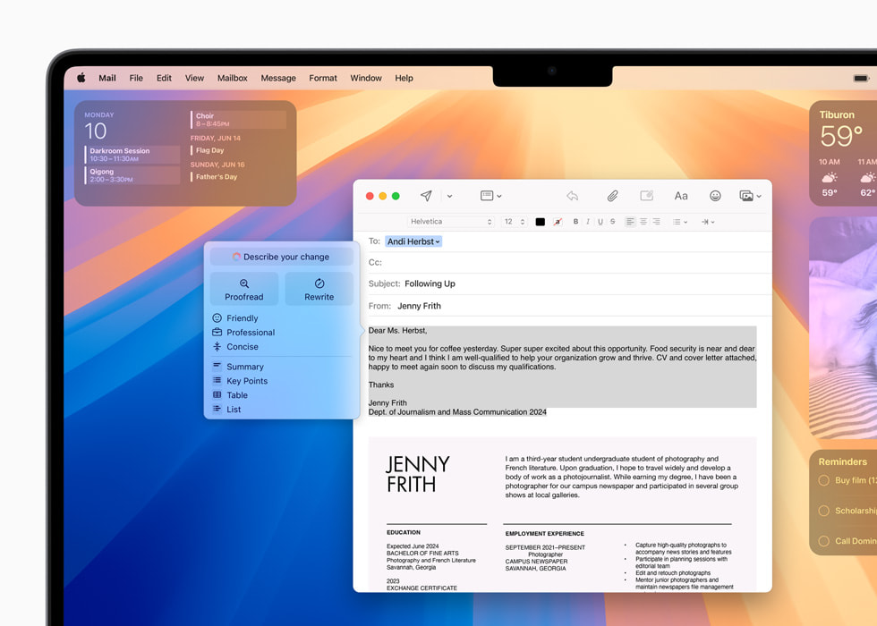 En bruger, der arbejder på en mail, åbner Writing Tools-menuen og får muligheden for at vælge Proofread eller Rewrite.
