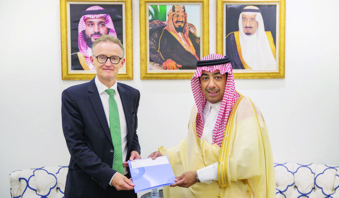 Abdulmajeed Al-Smari receives copy of the credentials of the German ambassador-designate Michael Kindsgrab to Saudi Arabia. 