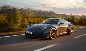 Novinky, Technika: Porsche 911 má po faceliftu: Čistě na baterky jezdit neumí