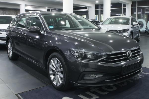 Volkswagen Passat B8 Variant Business 2.0 TDI 140kW 4x4 DSG / Facelift 2020 / Matrix Led / Virtual Cockpit / ALU 17"