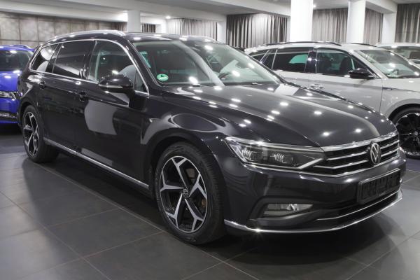 Volkswagen Passat B8 Variant Elegance 4Motion 2.0 TDI 140kW 4x4 DSG R-Line / Facelift 2020 / Matrix Led / Webasto / Virtual Cockpit / ALU 18''+ ALU 16''