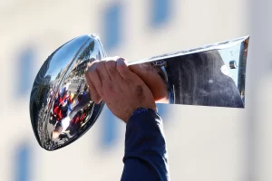 Il trofeo del Superbowl NFL (Photo by Ronald Martinez/Getty Images)