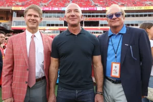 Clark Hunt, Jeff Bezos e Dean Spanos