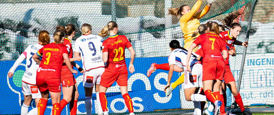 20230401, Røa Kunstgress, Oslo. Bilder fra 2. runde i Toppserien mellom Røa og Vålerenga. Foto: Yngve Sem Pedersen / TV 2