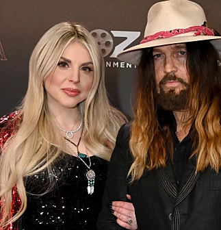 GÅR FRA HVERANDRE: Firerose og Billy Ray Cyrus, her på rød løper under en Dolly Parton-hyllest i januar.