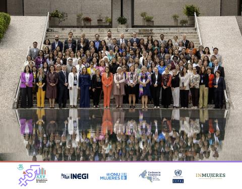 foto de los participantes en el conversatorio