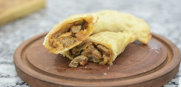 En Caballito, el local de empanadas fritas famoso por su secreto para que salgan siempre livianas, sequitas y crocantes