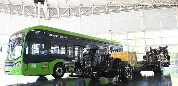 Mercedes-Benz presentó en la Argentina su primer chasis eléctrico para colectivos urbanos