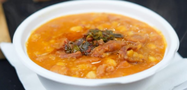 En Recoleta, un festival gratuito y al aire libre para comer guiso de lentejas, locro y empanadas desde $1.700