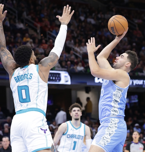 Cavaliers forward Georges Niang (20) puts up a shot