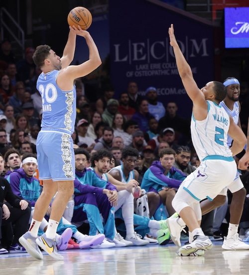 Cavaliers forward Georges Niang (20) nails a three-point shot