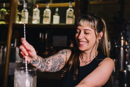 Laura Paravato é chefe de bar do Grupo Pabu, com seis casas no Rio