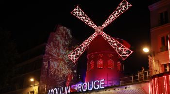 Jean-Victor Clerico, diretor-geral do Moulin Rouge Paris, disse que o objetivo era reinstalar as pás antes de 15 de julho, quando a tocha olímpica passará pelo local a caminho da abertura dos Jogos