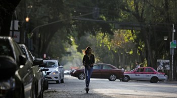 Entre 2021 e 2022, foram 516 acidentes e três mortes envolvendo dispositivos motorizados de transporte pessoal em geral; Proprietários de patinetes elétricos não serão afetados