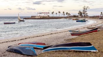 Embarcação não tinha licença para transportar pessoas, segundo administrador do Instituto de Transporte Marítimo do país; passageiros estariam fugindo de um surto de cólera 