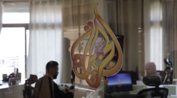 Governo proibiu operação da rede de notícias do Catar, que foi acusada de conexão com o Hamas; veículo negou alegação