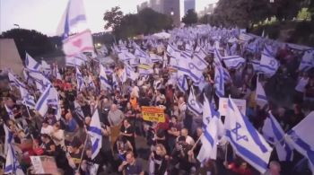 Protestos pedem adiantamento de eleições no país