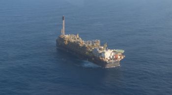 Unidade de produção de petróleo está localizada a 280 km da costa brasileira e extrai 850 mil barris por dia do Campo de Tupi