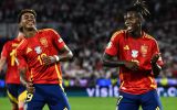 Lamine Yamal e Nico Williams comemoram o terceiro gol da Espanha sobre a Geórgia, marcado por Nico