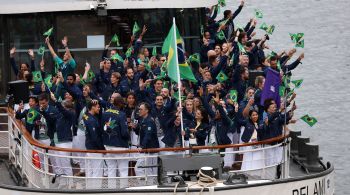 Internautas brasileiros chamaram a atenção para o barco da delegação brasileira