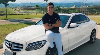 Vitor Vieira Belarmino, de 30 anos, dirigia uma BMW no Recreio dos Bandeirantes, quando atingiu o fisioterapeuta Fabio Toshiro Kikuta. A vítima de 42 anos estava acompanhada da esposa, com quem havia casado horas antes do acidente