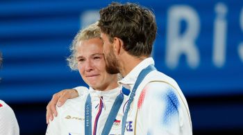 Siniakova e Machac estavam separados e selaram o retorno com o título do torneio de duplas mistas em Paris