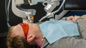 A tecnologia, desenvolvida por empresa dos Estados Unidos, usa inteligência artificial para melhorar a velocidade e precisão de procedimentos odontológicos